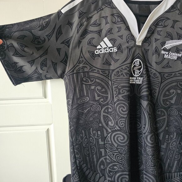 Adidas New Zealand MAORI Rau Tau 100 Years of Rugby Commemorative Jersey - Picture 3 of 4